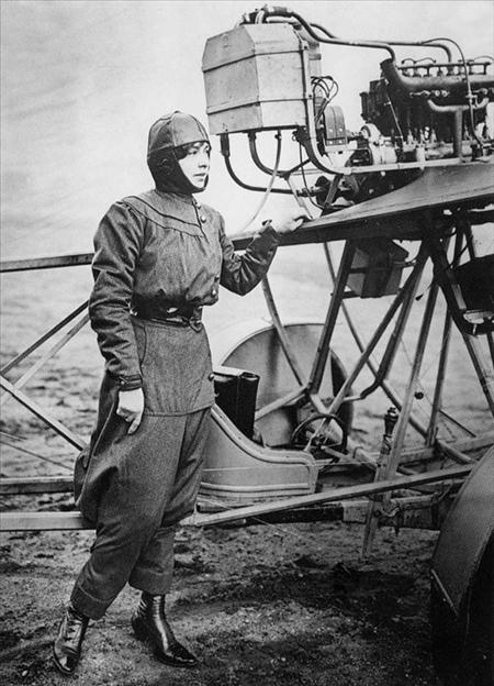 Helene Dutrieu, aviatrix